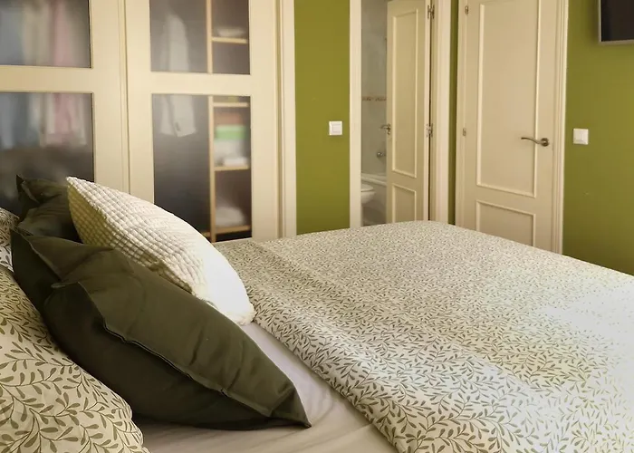 Apartamento, Zona Residencia Con Piscina, Cerca De Playas En Santander