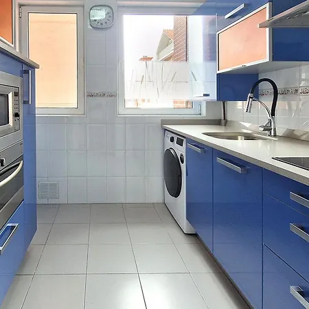 Apartamento, Zona Residencia Con Piscina, Cerca De Playas En * Santander