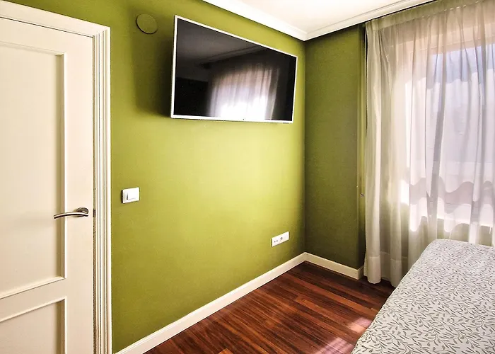 Apartamento, Zona Residencia Con Piscina, Cerca De Playas En * Santander